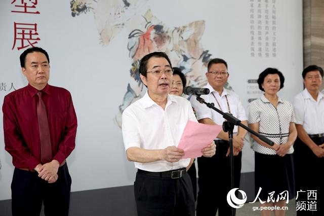 致公党中央副主席、中国美术家协会副主席黄格胜教授宣布画展开幕